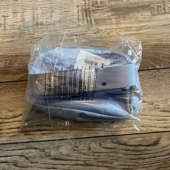 🆕LULULEMON EVERYWHERE BELT BAG PASTEL BLUE - Picture 4 of 5